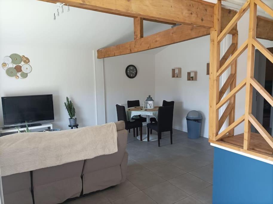 Holiday home Maison Chaleureuse Au Calme *